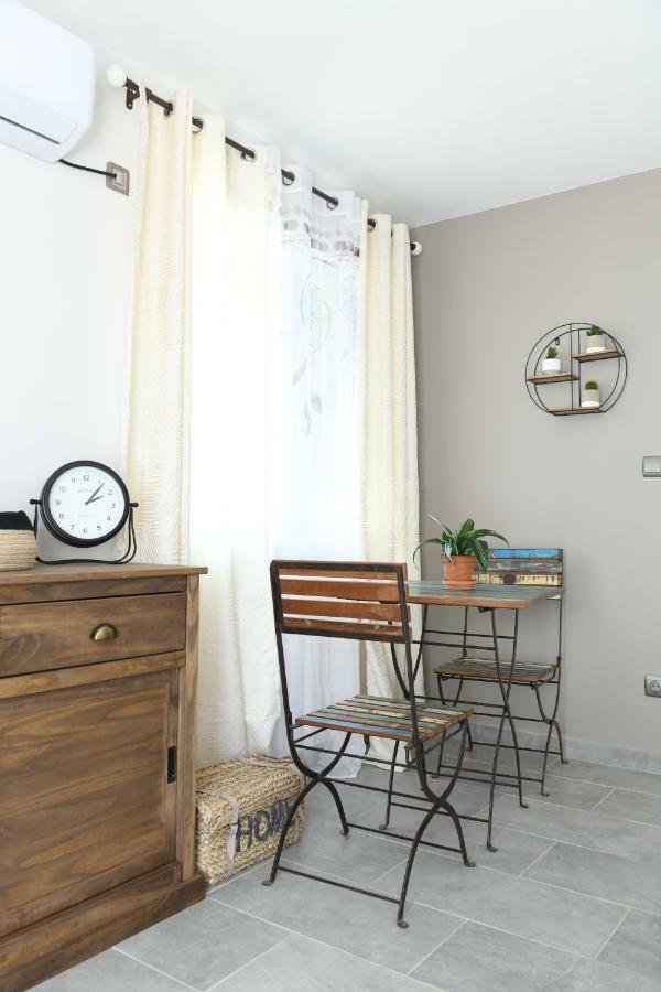 Chambre D'Hotes Du Charme Provencal Sénas Eksteriør billede